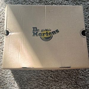 Dr Martens 1914 Kolbert Tall dark brown, cream fur lined.